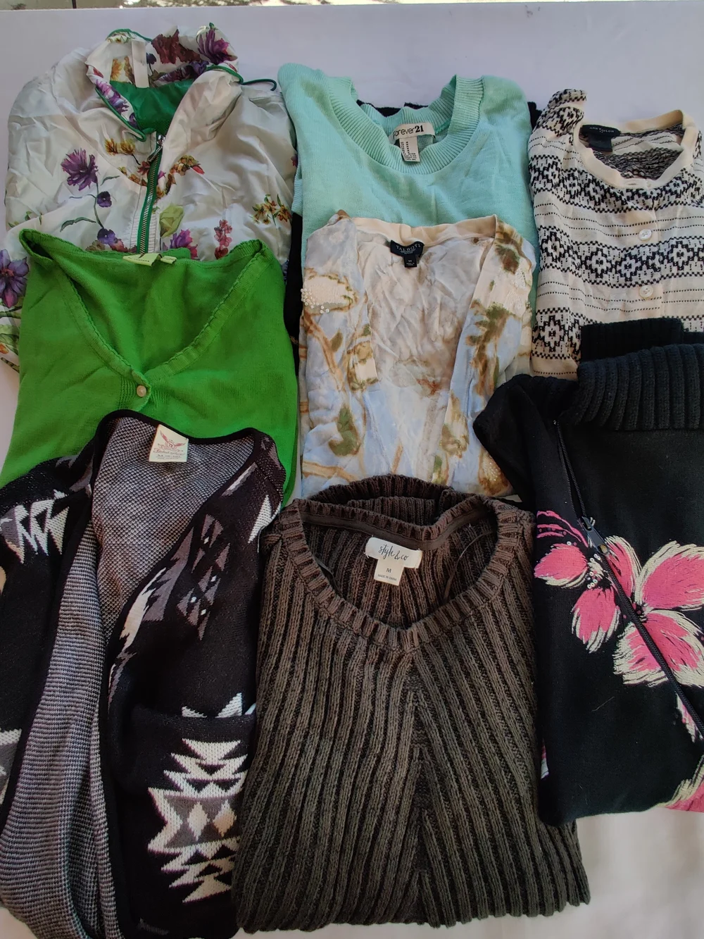 9 Women's Sweater Lot in Green, Mint, Black, Brown, Cream